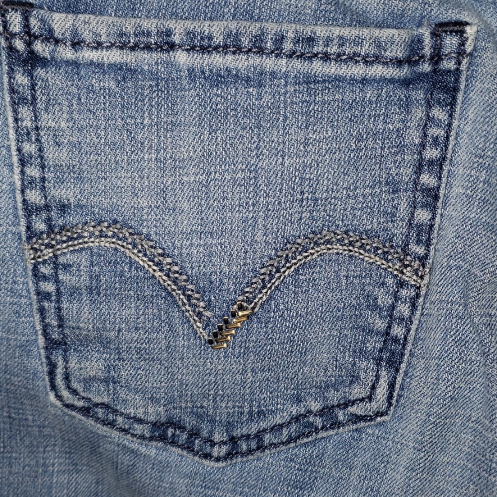 Levis - Picture 5 of 5